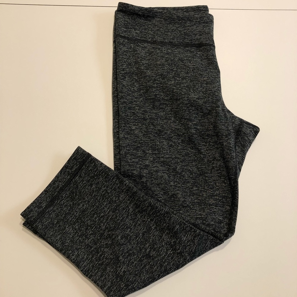 Under Armour tight fitted capri yoga pants